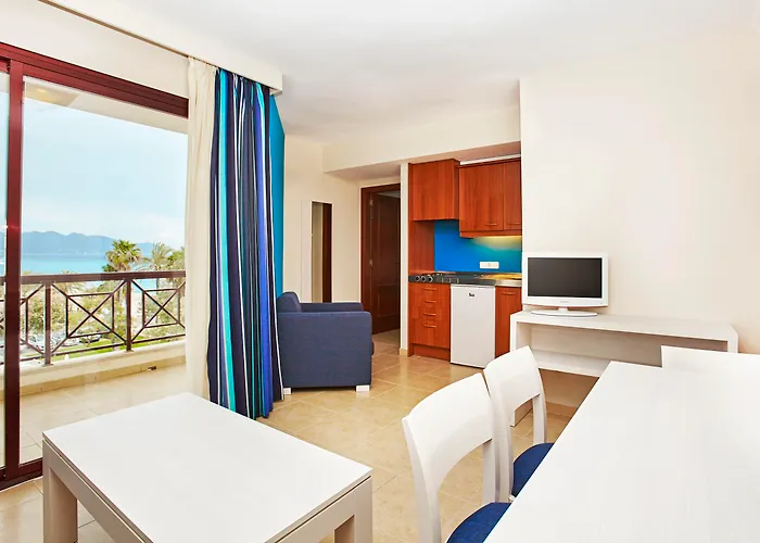 Universal Hotel Bikini
